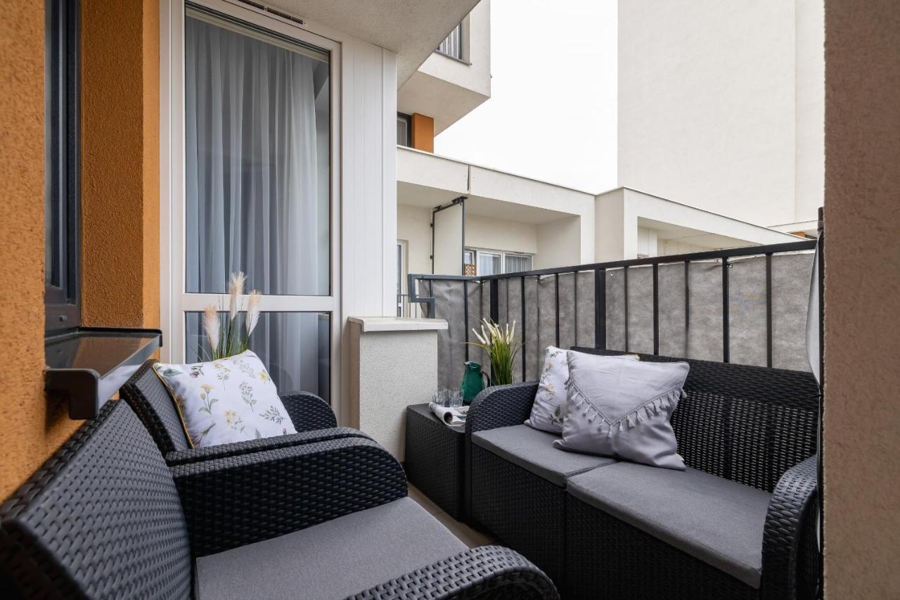 Osiedle Avia Harmonious Apartment With Balcony & Parking Cracow By Renters Prestige Krakau Exterior foto